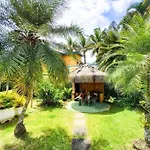 Condominio Encantador Com Piscina