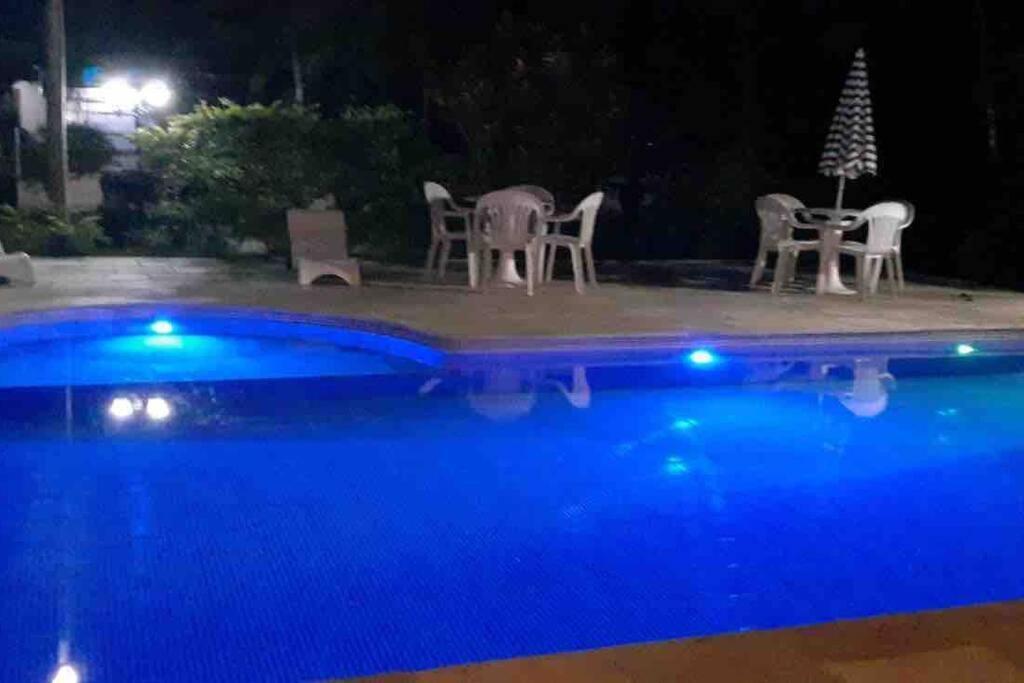 Encantador Com Piscina